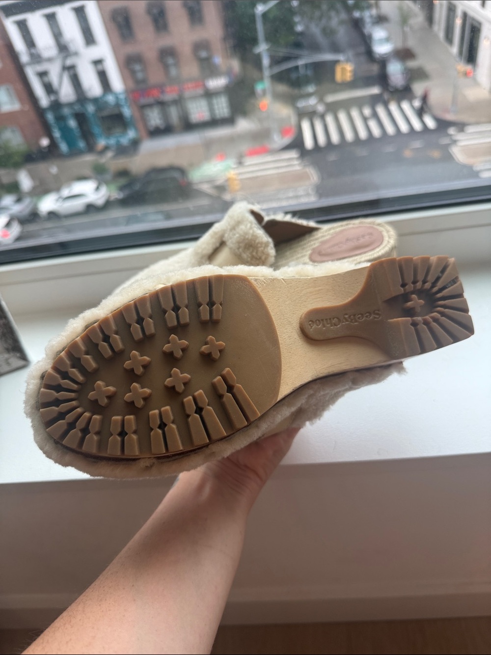 See By Chloe Kids Cream Faux-Shearling Slip-On Clogs with Gold Ring - Picture 5 of 9